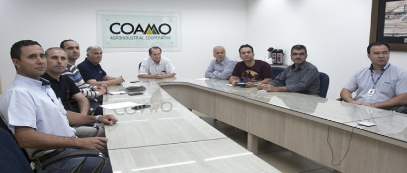 Pesquisadores do Irã visitam a Coamo e conhecem o cooperativismo